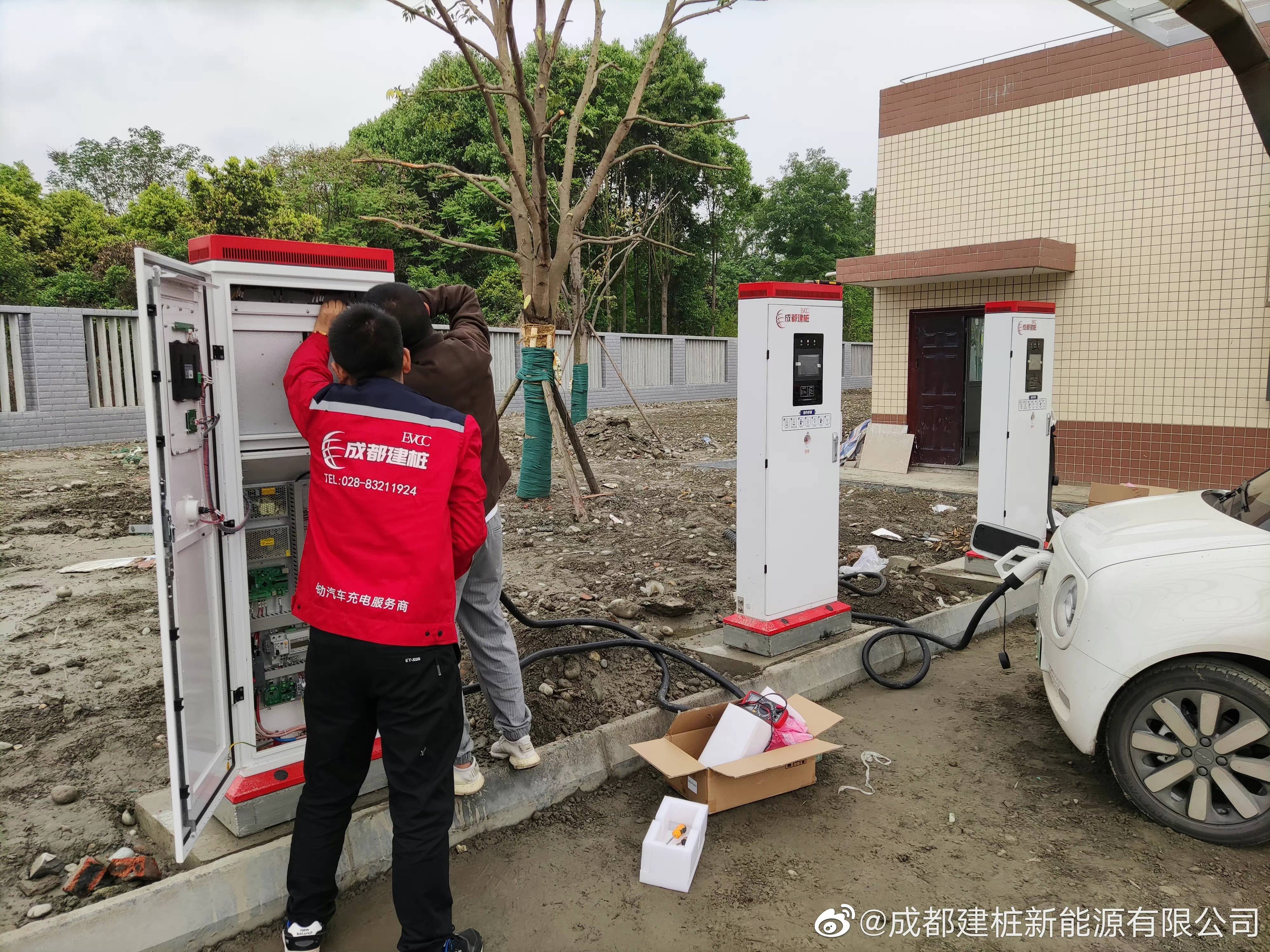 成都建樁工程師輾轉四個項目上電調(diào)試充電樁